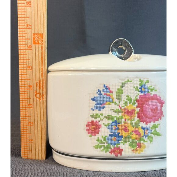 Vintage Petit Point Floral Needlepoint Harker Pottery Canister w/Lid USA Roses - Picture 12 of 13